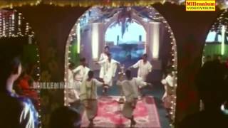 VAAZHUNNOR Malayalam movie - Mathimukhi malathi aninjorungu song