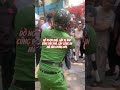 Đồ ngon quá. Gặp xe nào cũng đập phá. Gặp công an mà vẫn chống đối.