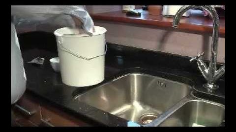 Making Wine With The Kenridge Classic Intro Kit Part 1 from TheThriftyShopper.co.uk