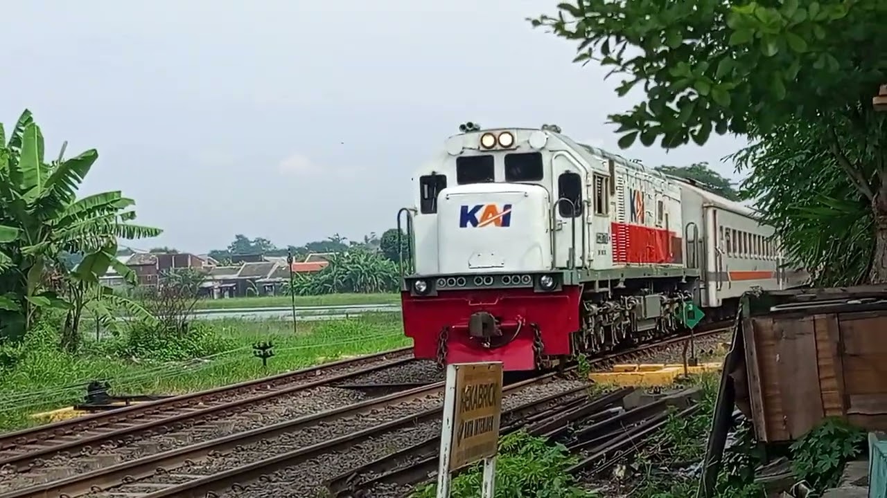 Perlintasan kereta api PJL 75 Sidoarjo Jawa yang hampir sama dengan yang 