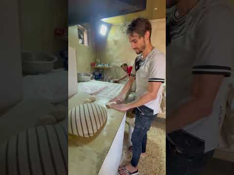 🇮🇶 Making Iraq bread fresh in the oven #shorts