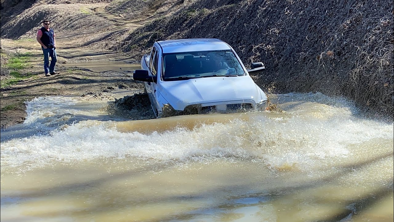 MUDDING FOR BEGINNERS RAM 1500 5.7 Hemi - YouTube
