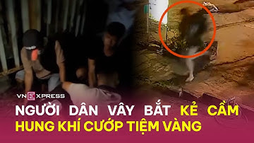 Người dân vây bắt kẻ cầm súng cướp tiệm vàng | VnExpress