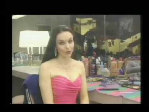Crystal Gayle - lecture about hair