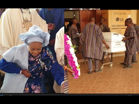 Manifest! Watch How Tope Alabi Dance In With Her Family at her father's Burial