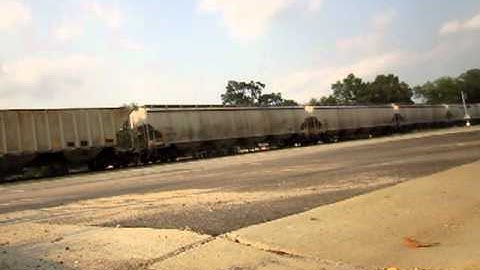 CSX GP38-2s Runnin LHF in Notch 8 With Friendly Crew