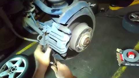 Audi C5: Rear brake removal