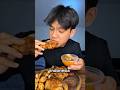 Beda Cara Makan Ayam Goreng: orang Korea vs Indonesia