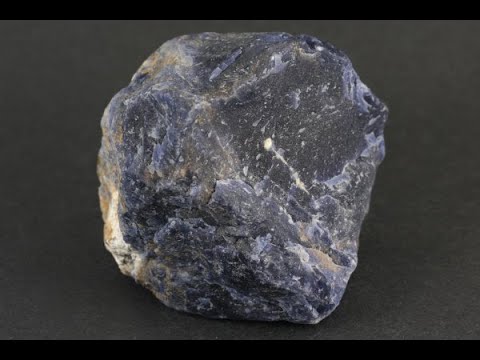 ソーダライト (方曹達石) 原石 123g / Sodalite - YouTube