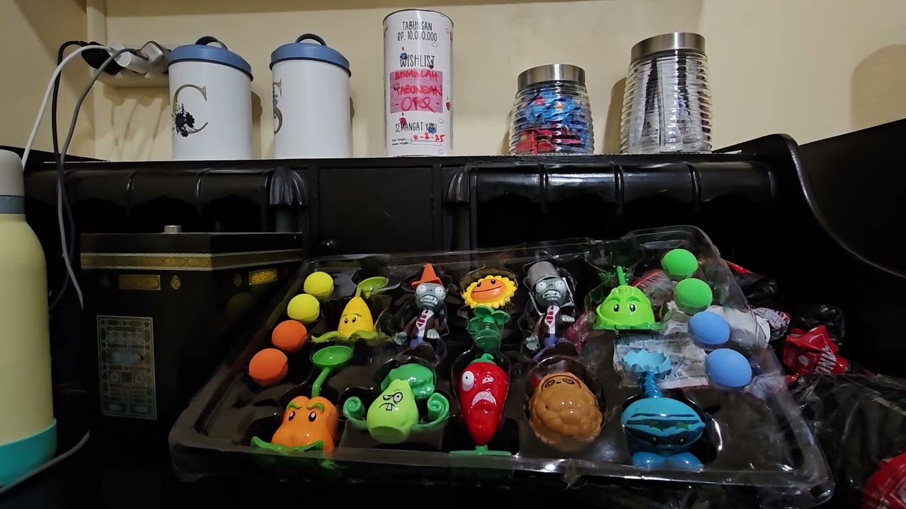 Unboxing Plant vs zombie toys