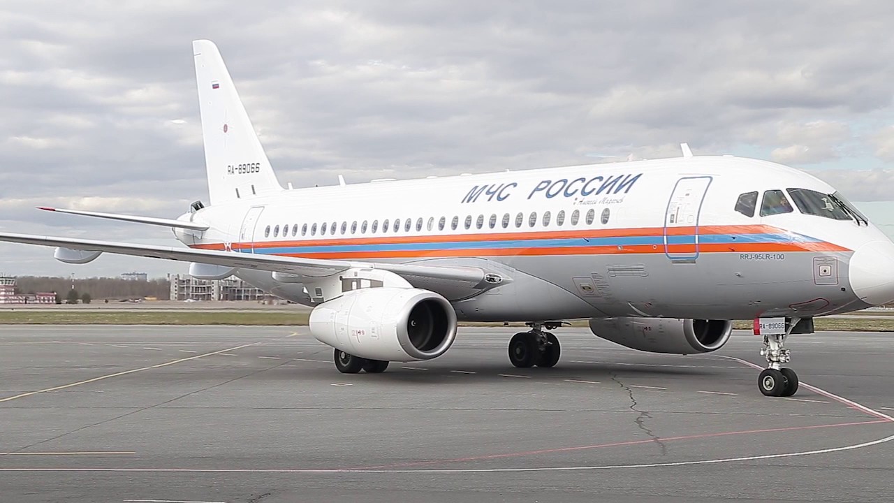 Rrj-95lr самолет. Rrj-95lr самолет. Rrj-95lr самолет. Rrj 95lr. Superjet 100 газпромавиа вид сверху.