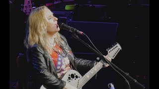 Watch Melissa Etheridge Talking To My Angel video