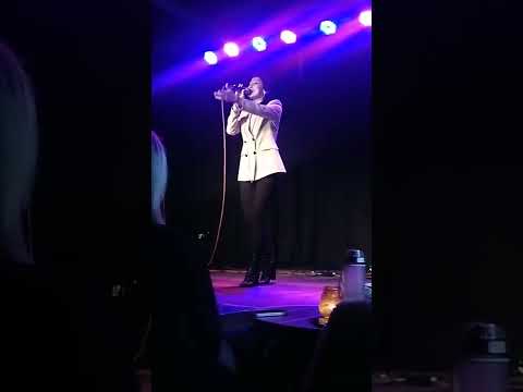 Тетяна Белюга При долині кущ калини