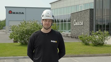 Automated blast cleaning of metalworking machinery