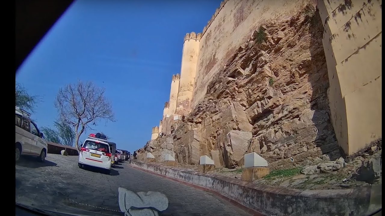 Road condition top of Amber fort