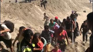 The Migrant 2020 Caravan Tries To Storm Into Mexico Afp
