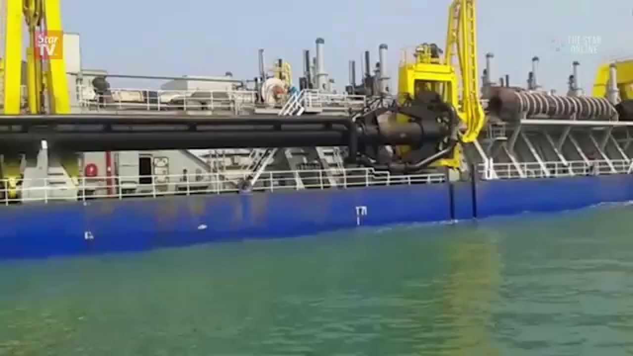 Authorities catches Chinese vessel stealing sand