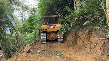 Making an Oil Palm Terrace on a Mountain Slope with a D6R XL Bulldozer Step by Step