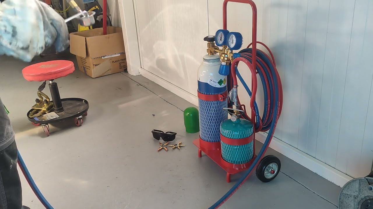 Palnik propan butantlen podgrzewanie , prostowanie podłużnicy . YouTube