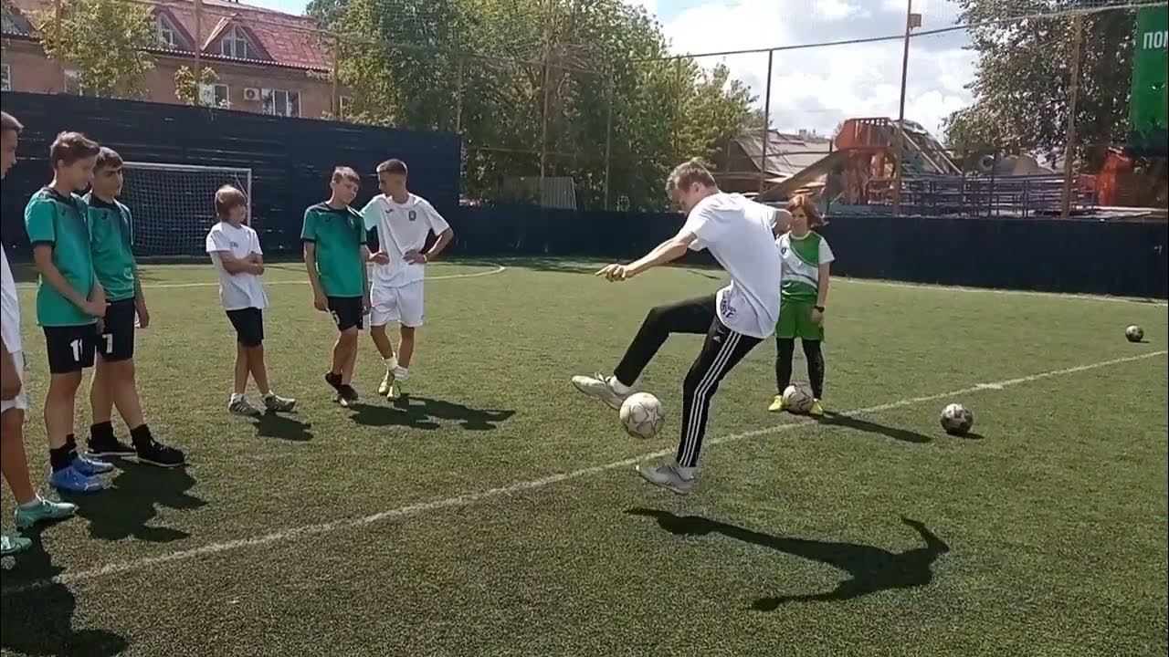 Фристайл футбольные Безумцы трюки на матч ТВ