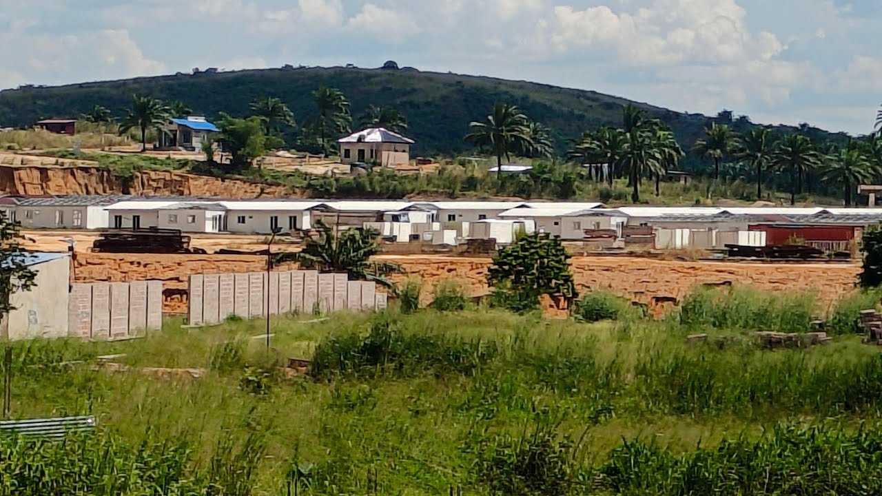 MORCELLEMENT a NDJILI BRACERIE DERRIERE les PROJET mille maison 15m/20 a 5000$ négociable