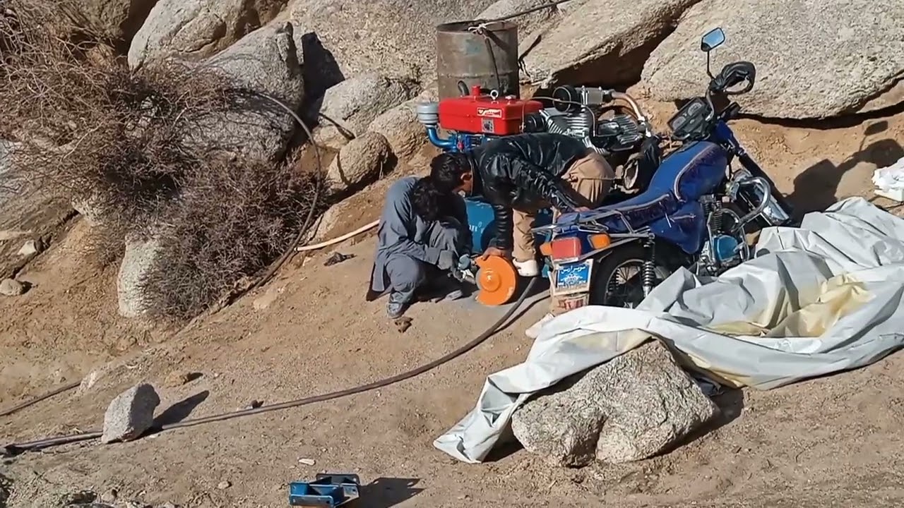 #کار برای نسل فردا#در دل کوه صخره ها#دایکندی #ارزگان#قندهار#mountains#auto#کوتل_شویی #trand#travel 