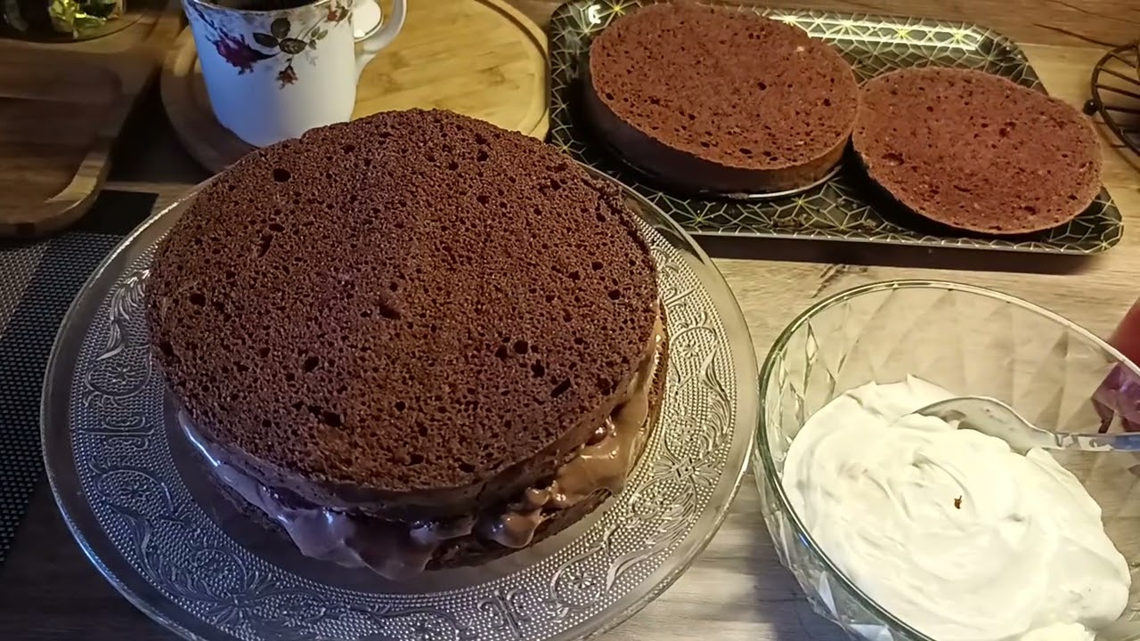 1 MARZEC Torcik ,,LAWA,, czekoladowo-śmietankowy,, z ponczem kawowym