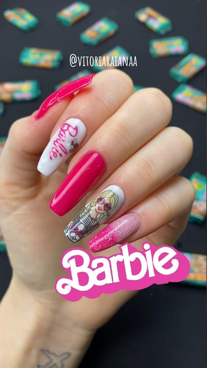 Barbie no cinema, Barbie nas unhas inspiradas nela #barbie #barbienails  #unhasdabarbie #barbie #rosa 