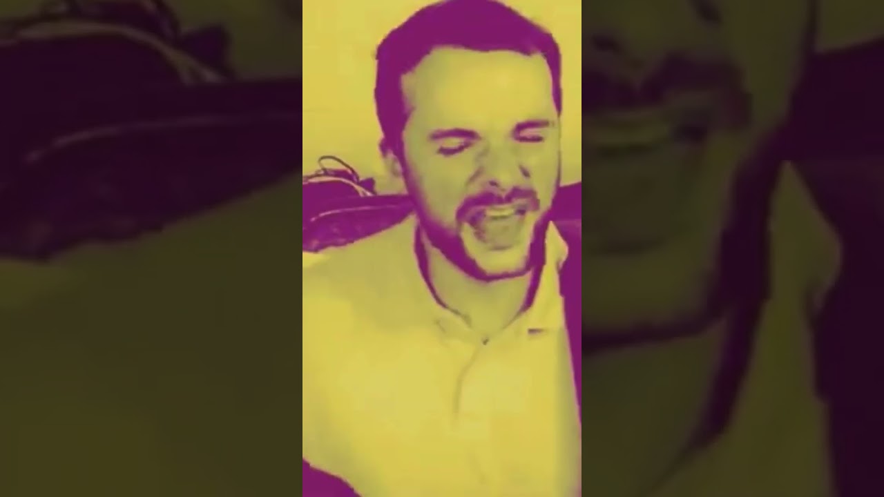 This guitar has crazy feedback 🤔