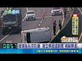 疑爆胎失控自撞! 廂型車國道翻覆"橫躺車道"｜三立新聞LIVE