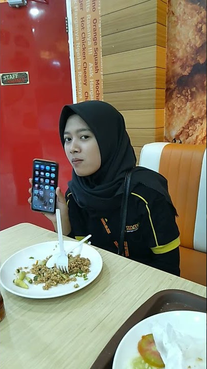 Story WA Halu makan sama Cewe Auto Baper