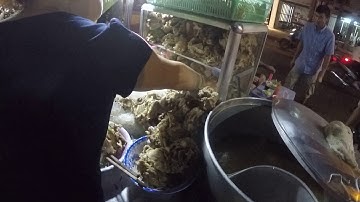 Xe Hủ Tiếu gõ siêu ngon, chỉ 20.000vnd/tô với 1 cục xương chà bá lửa