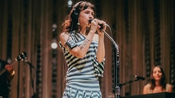 Clairo - Softly (Live at Stanford