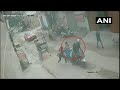 Brave woman & daughter foil chain-snatching bid, catch culprit