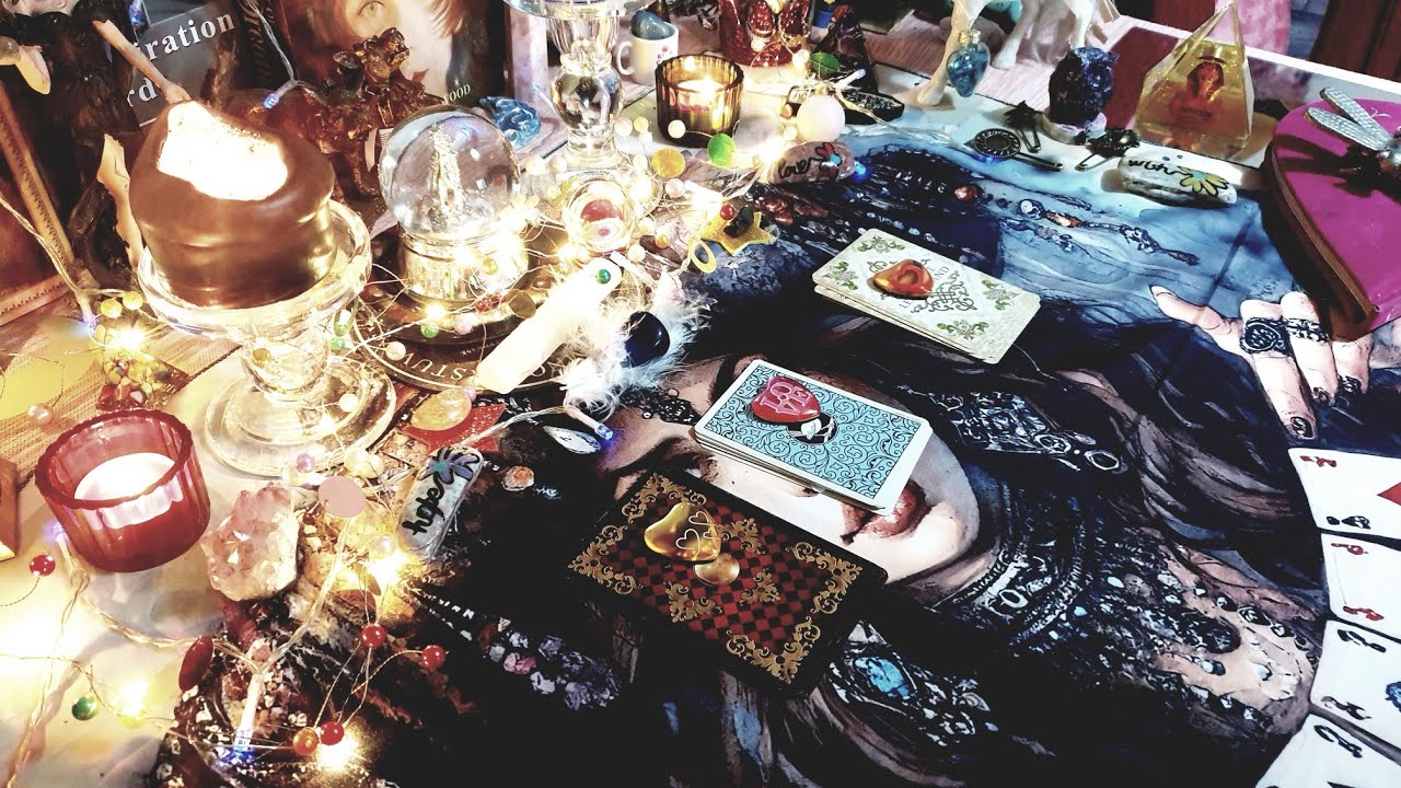 Τι σκέφτεται ο άνθρωπος που σε ενδιαφέρει;🤔💗🔮#wheeloffortunetarot #pickacard #χαρτομαντεία #ταρώ 