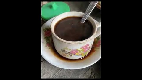 Keakraban suasana di desa yang asri dan indah dengan secangkir kopi dan singkong rebus