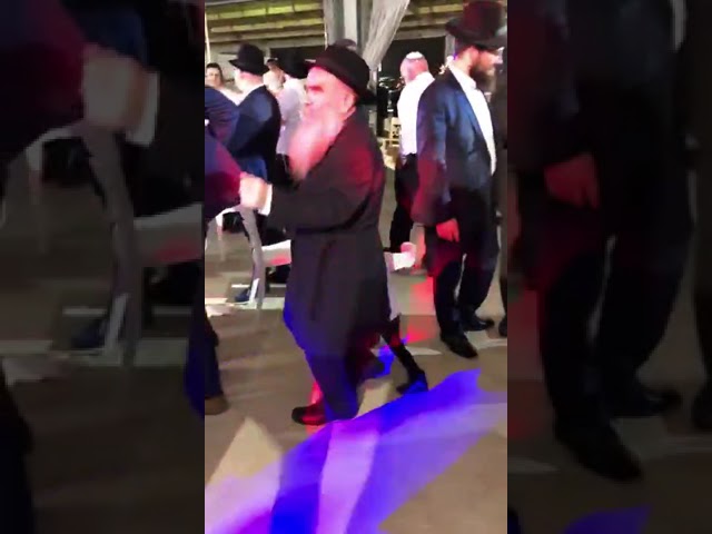 R' Avremel Shemtov Dancing | ר' אברמל שם טוב רוקד