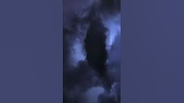 هُوَ الَّذي يُريكُمُ البَرقَ خَوفًا وَطَمَعًا وَيُنشِئُ السَّحابَ الثِّقال . تلاوة رائد الكحلان .