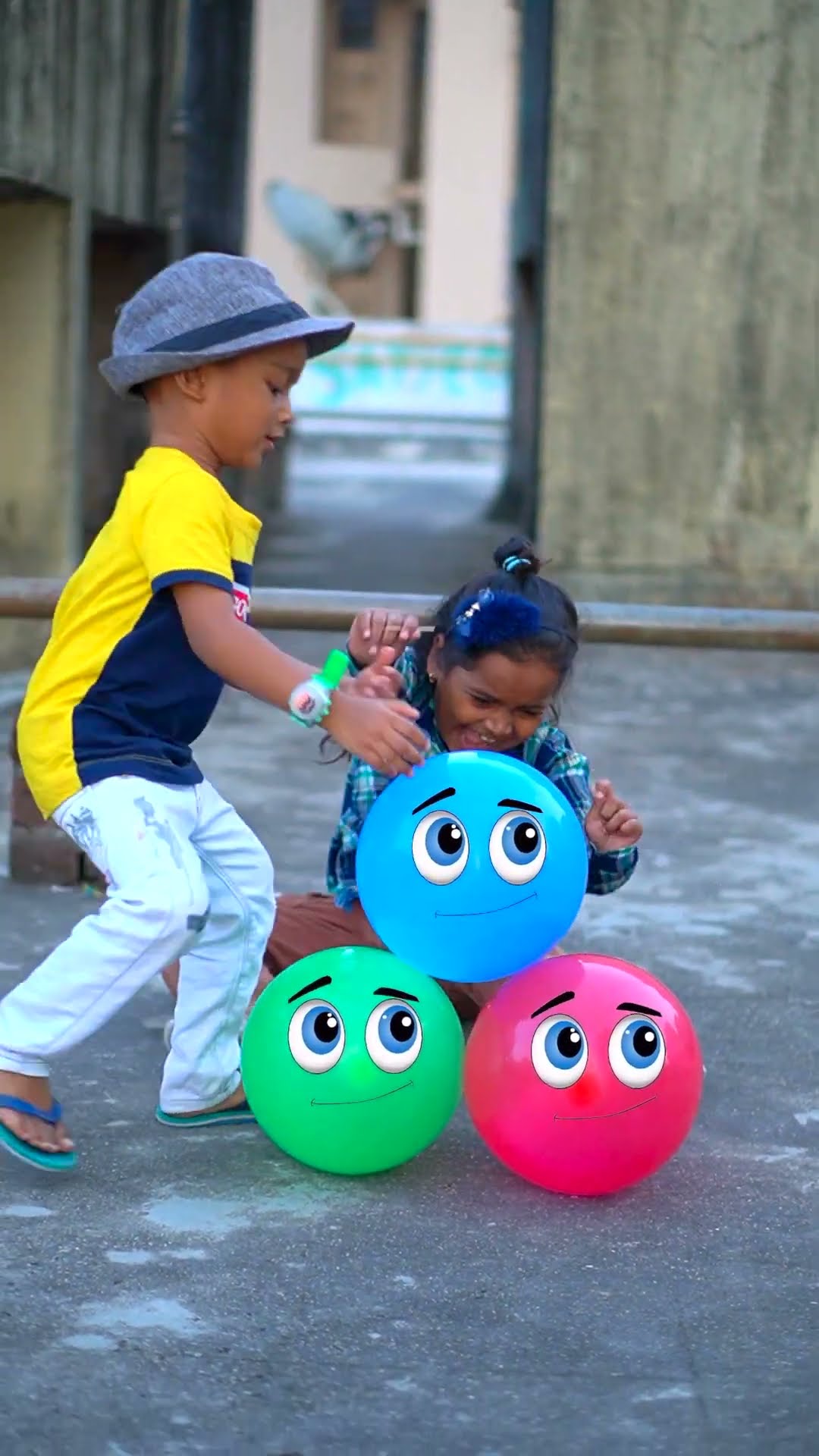 Anam ne sare Balloons fod diye ? #shorts #funnyvideo #funnyshorts