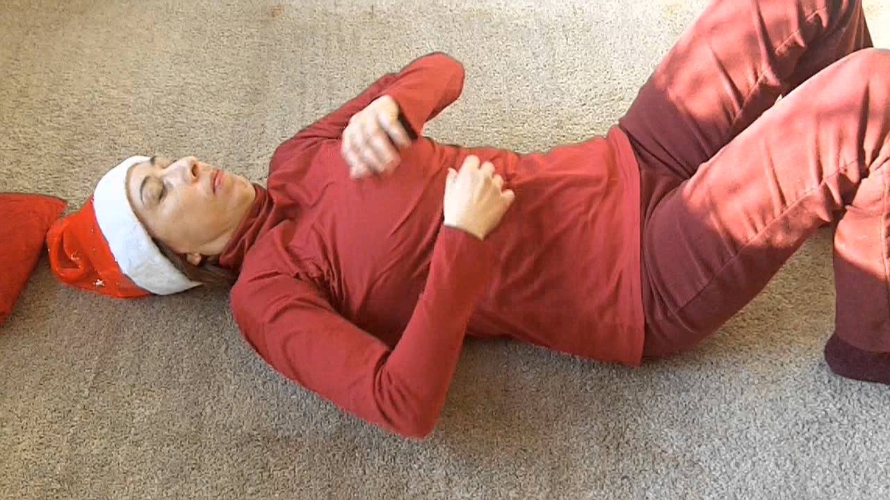 Selbstumarmung Feldenkrais-shorty: Entspannung für Nacken und Schultern