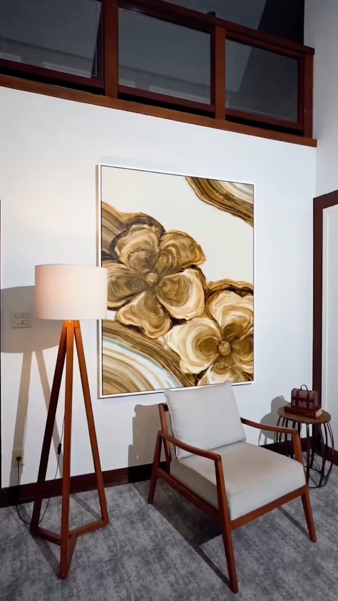 Vídeo de Quadro Floral Dourado Amadeirado