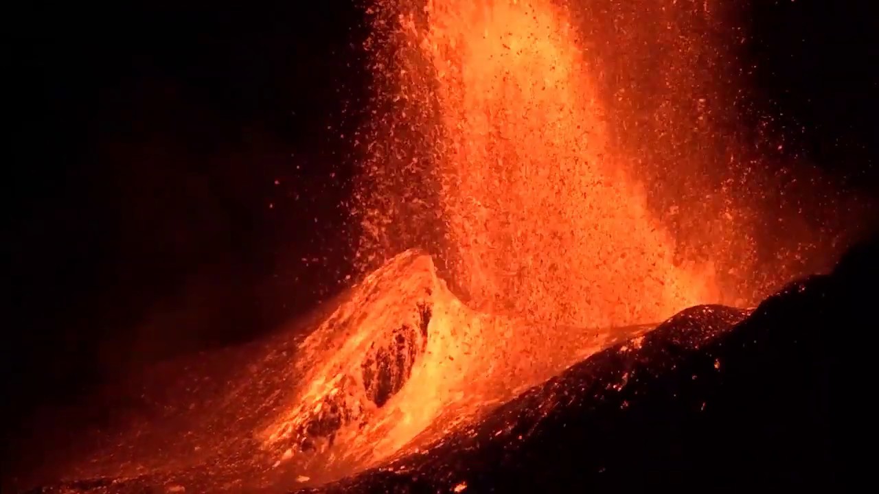 Piton de la fournaise nuit du 9 10 mars 2019 YouTube
