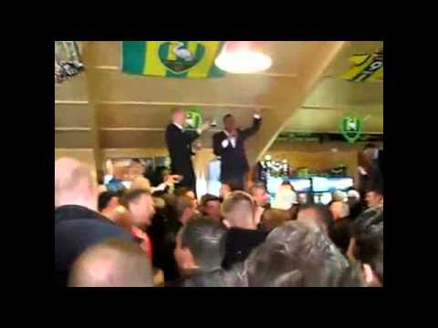 Lex Immers op Jodenjacht in het ADO Supportershome