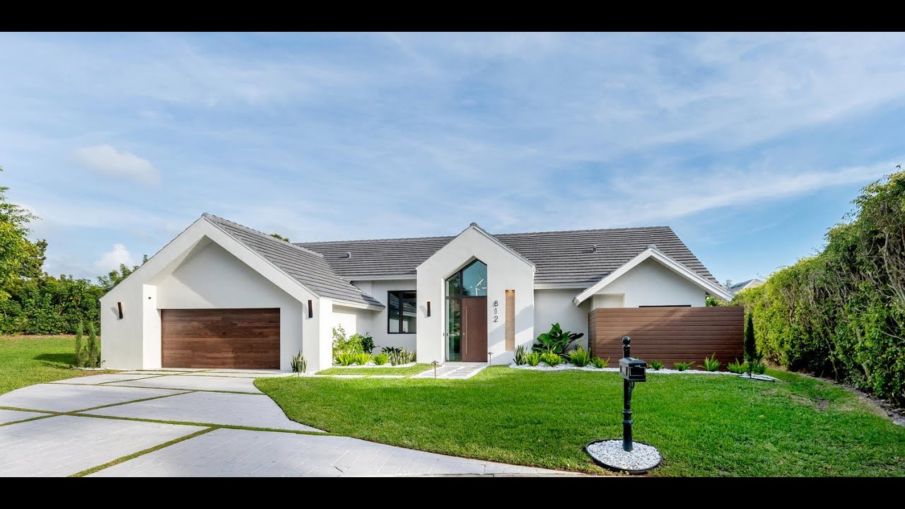 812 Willowwood Lane - Pelican Bay - Naples, FL Homes for Sale