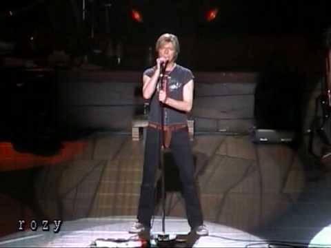 David Bowie -  Sound And Vision / Be My Wife (Tokyo - 08.03.2004)