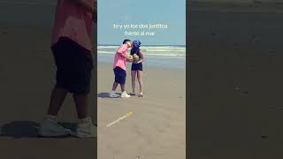 Juntos Frente Al Mar