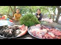 Sreypov's kitchen: Wow, amazing 25kg beef and cow tripe cooking / Village food cooking