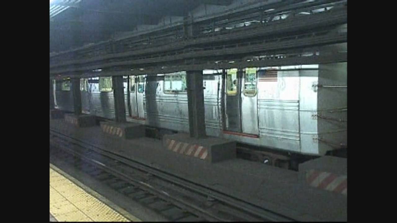 R44 and R46 A Train at 125th St 7/29/09 - YouTube