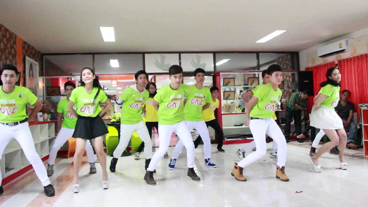 ซ้อมเเสดง เพลง  เก่งเเละ ดี   ประกวดชมรม To BE มหาวิทยาลัยราชภัฏสุราษฏร์ธานี