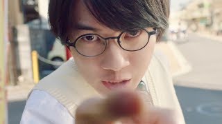 高杉くんと細杉くんが意識高すぎな“あっち向いてホイ”で勝負！au「意識高すぎ！高杉くん」CM+メイキング